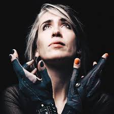 How tall is Imogen Heap?